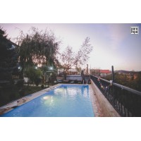 Parampa - Hotel Pool & View